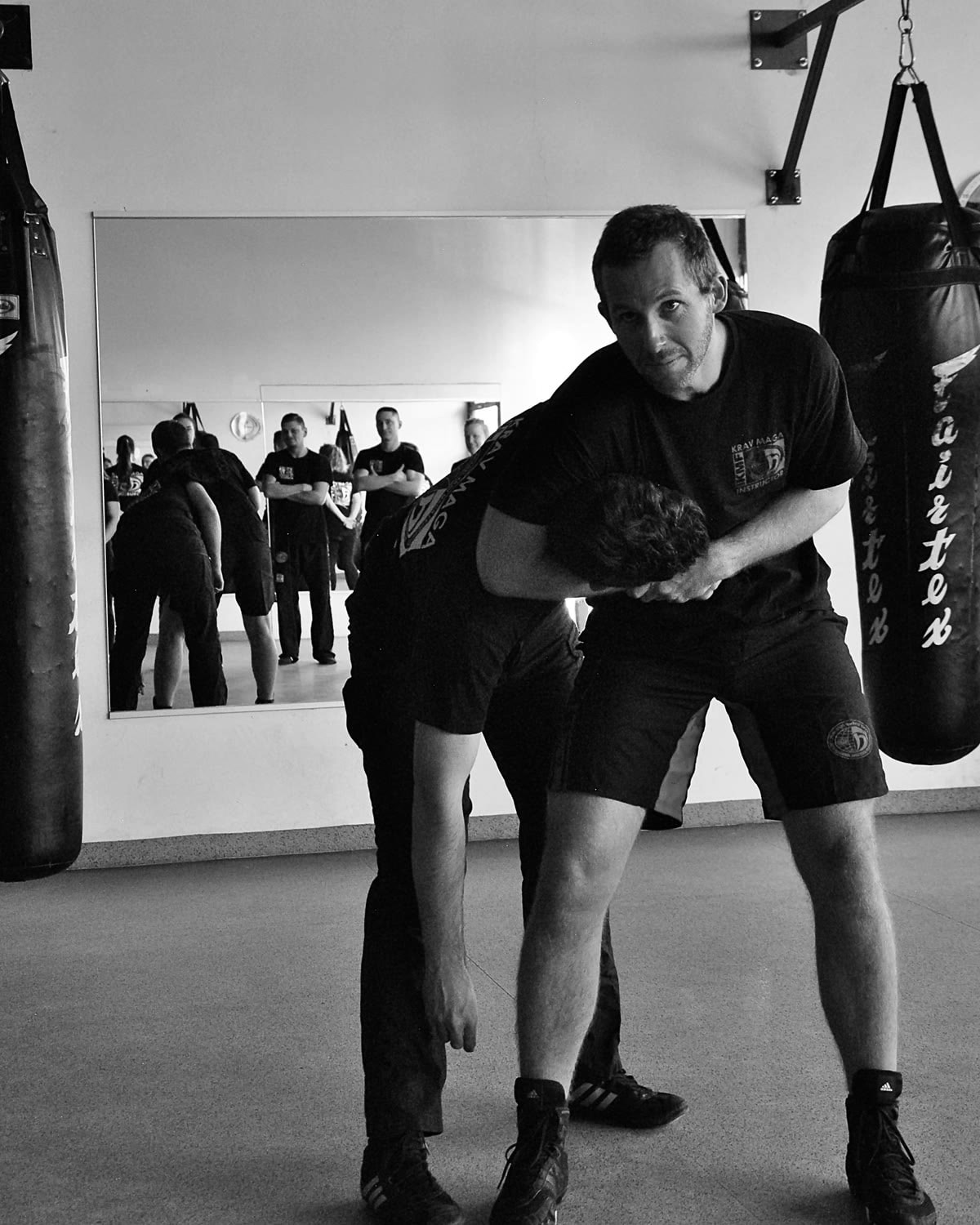 Krav Maga Training mit angeleiteter Übung und Trainerbegleitung