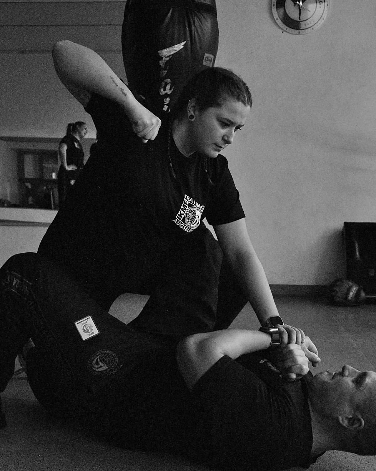 Krav Maga Schlag- und Tritttraining mit Fokus und Kontrolle
